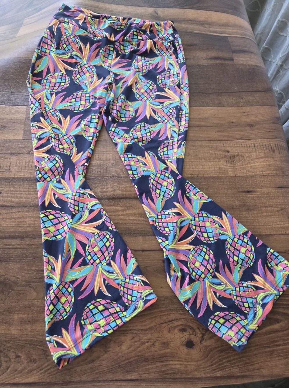 Lulu B Women's Navy Pineapple Print Flared Leggings With Zip Pocket. Sz S